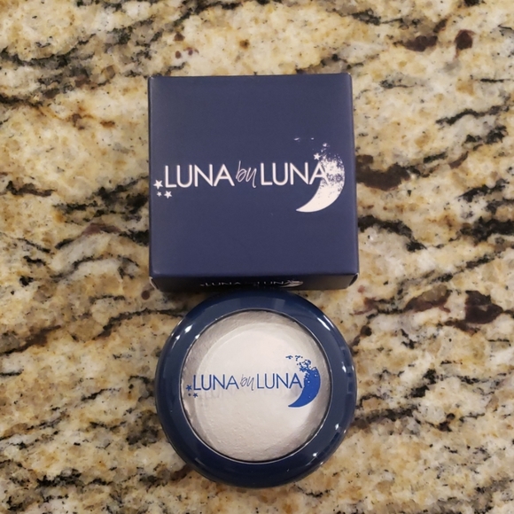 💙 5 for $20/ Luna by Luna Translucent Powder - Picture 3 of 4